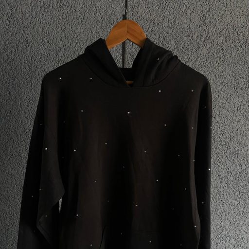 Sudadera de gorro en color negro, con aplicación full pedreria.