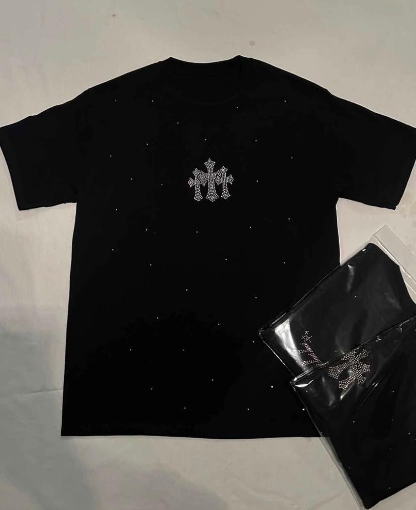 Playera OVERSIZE Cruces color negro, gramaje de 230 con aplicación pedrería.