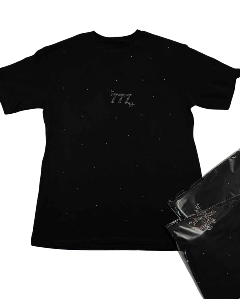 Playera OVERSIZE  777 color negro, gramaje de 230, con aplicación pedreria.